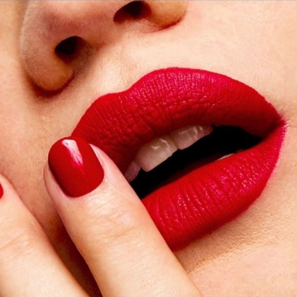 MAC Cosmetics Lip Liner in Ruby Woo - Picture 13 of 16